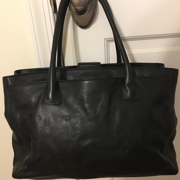 CHANEL Executive Cerf Tote - Picture 2 of 11